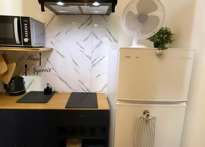 Appartement Moderne Et Chaleureux Au Coeur De - Parfait Pour Courts Sejours